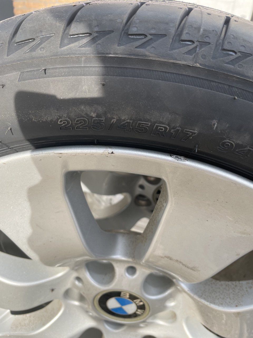 17 inch set velgen met nieuwe winterbanden voor BMW 5 serie