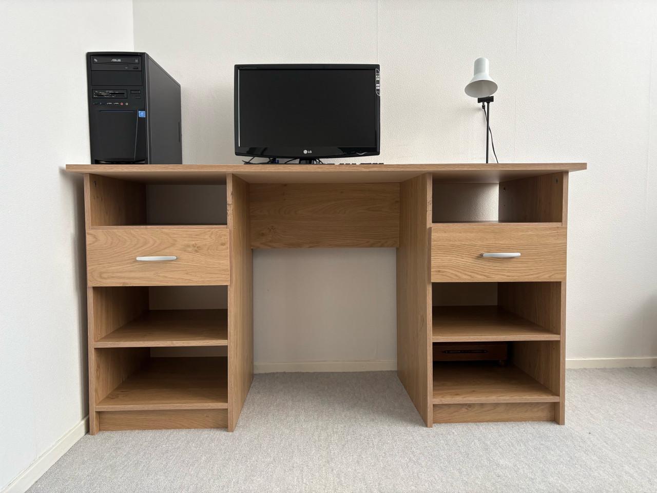 Handig bureau met opbergruimte