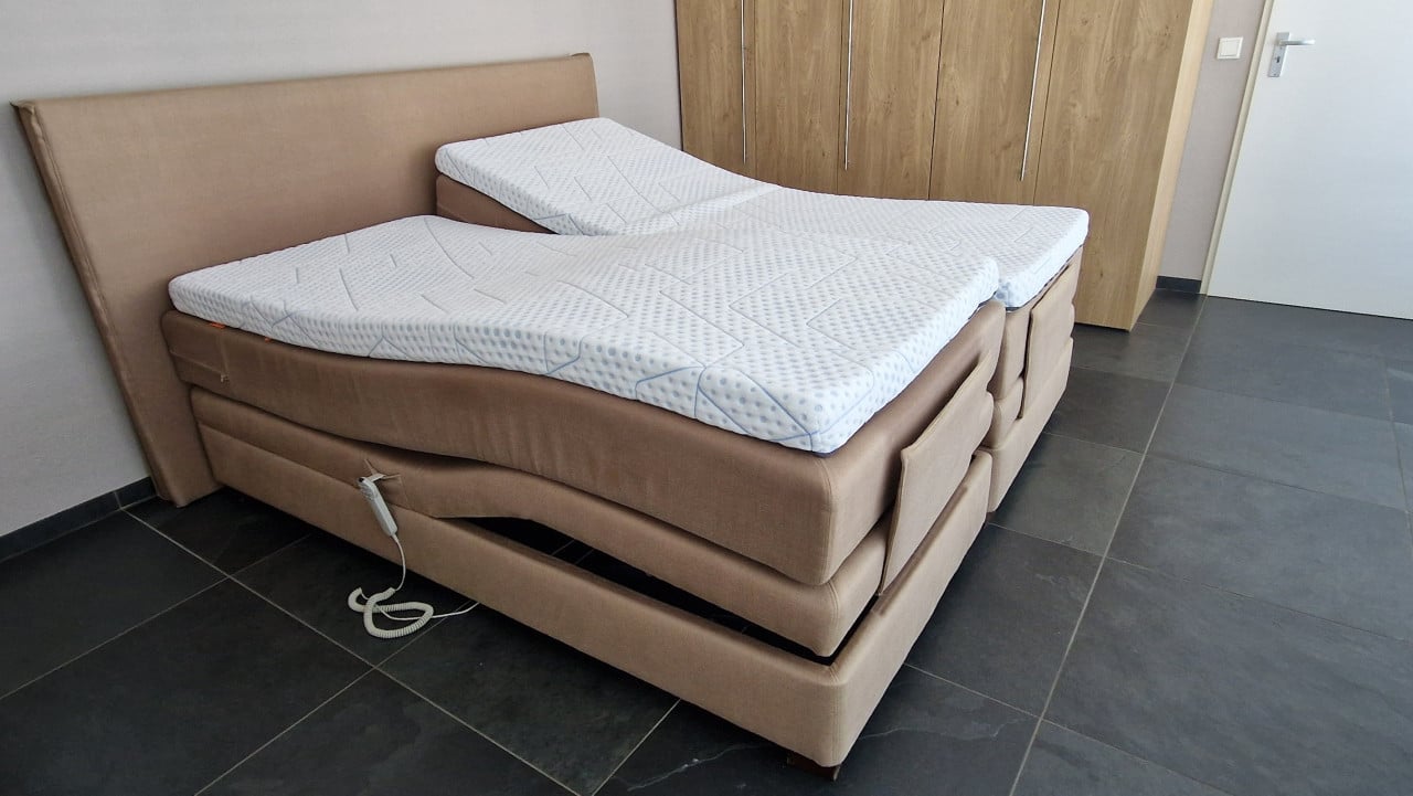 Boxspring 180x200 | Elektrisch verstelbaar | Incl. 2 Emma toppers (nieuw)