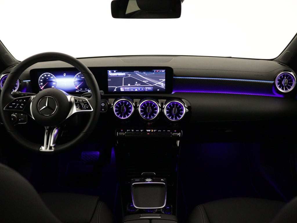 Mercedes-Benz Cla shooting brake 180 star edition luxury line | trekhaak | 
