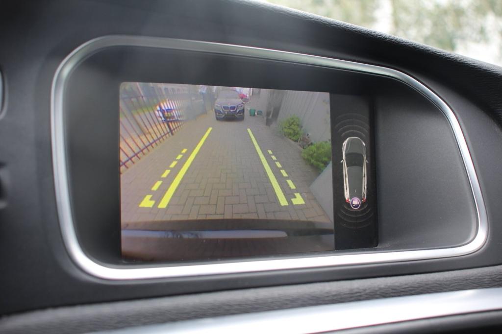 Volvo V40 1.5 t2 r-design automaat - leder/alcantara - led - navi - pdc + c