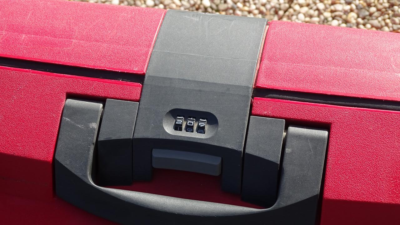 Stevige koffer verrijdbaar