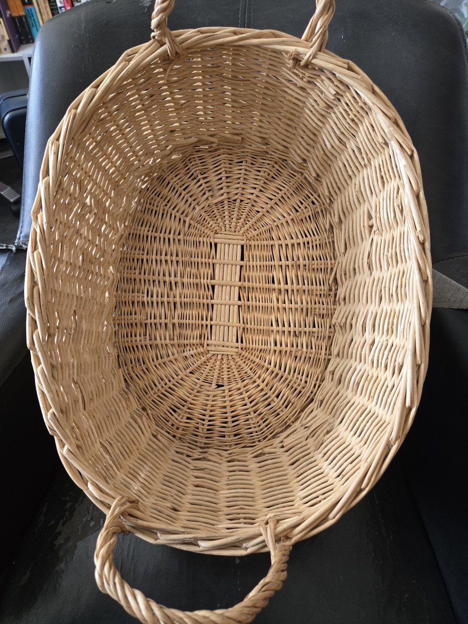 Leuke rieten mand met 2 handvatten ovaal 45x35cm