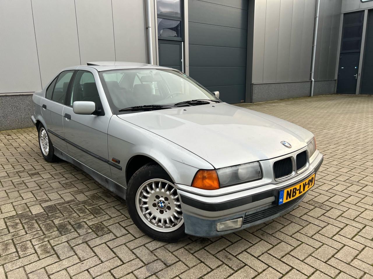 BMW 3-Serie 320i 6 cilinder automaat 2 jaar apk