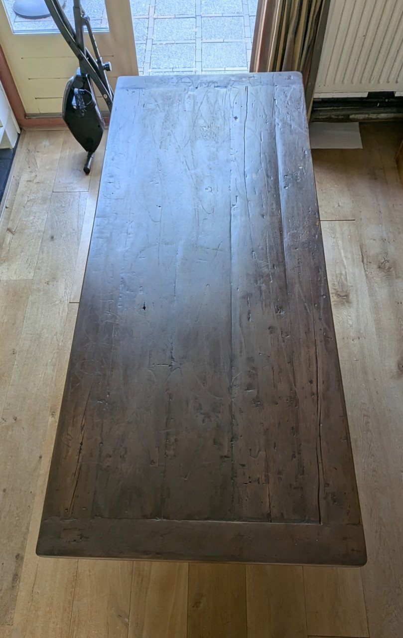 Robuuste eettafel