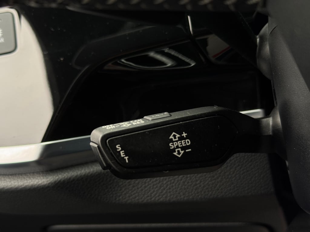 Audi Q3 35 tfsi 3x s-line * keyless * matrix led * carplay