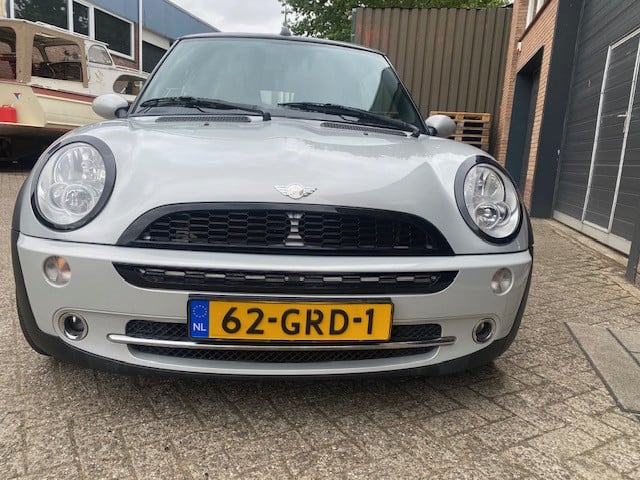 Schitterende MINI Cooper sidewalk jwc cabriolet weinig km 4299 euro