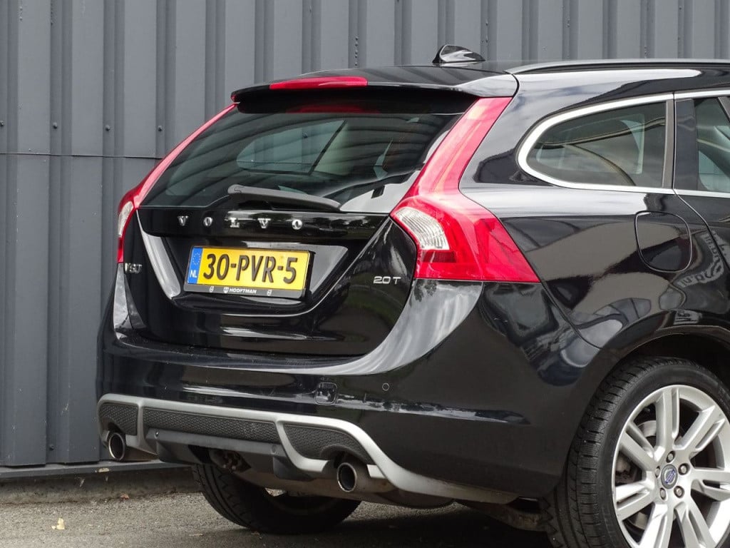 Volvo V60 2.0t momentum automaat | 200 pk | trekhaak