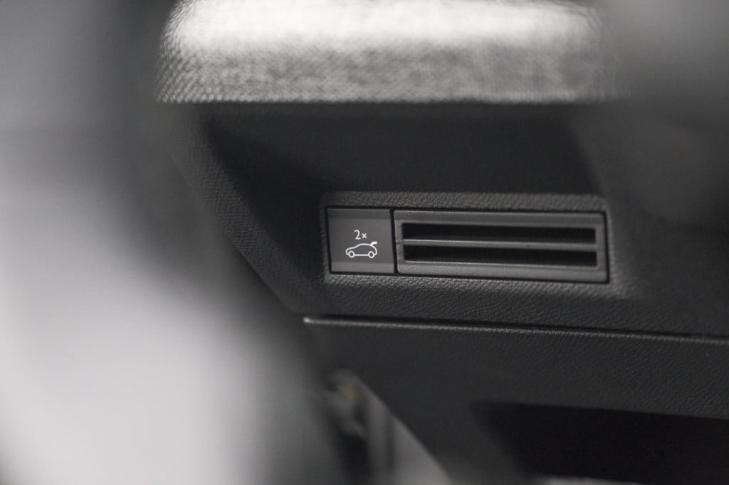 Peugeot 5008 1.2 hybrid 145 gt | panoramadak | camera | elektrische achterk