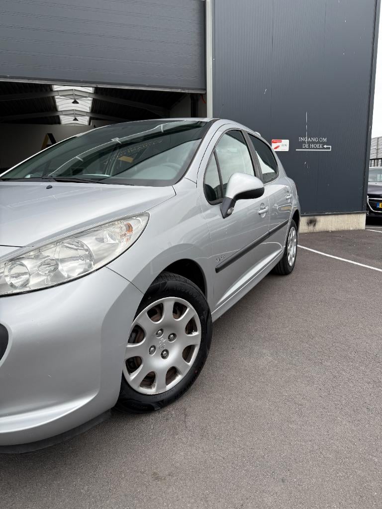 Peugeot 207 1.4 look - airco - nieuwe koppeling