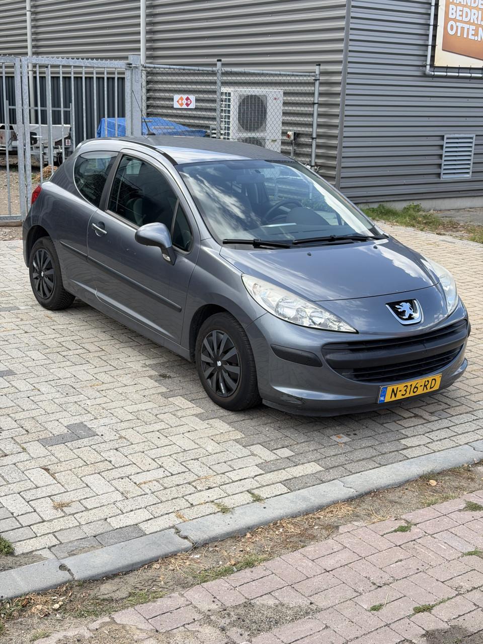 Peugeot 207 zuinig 1.4 + Airco, Weinig KM, onderhoud gehad.
