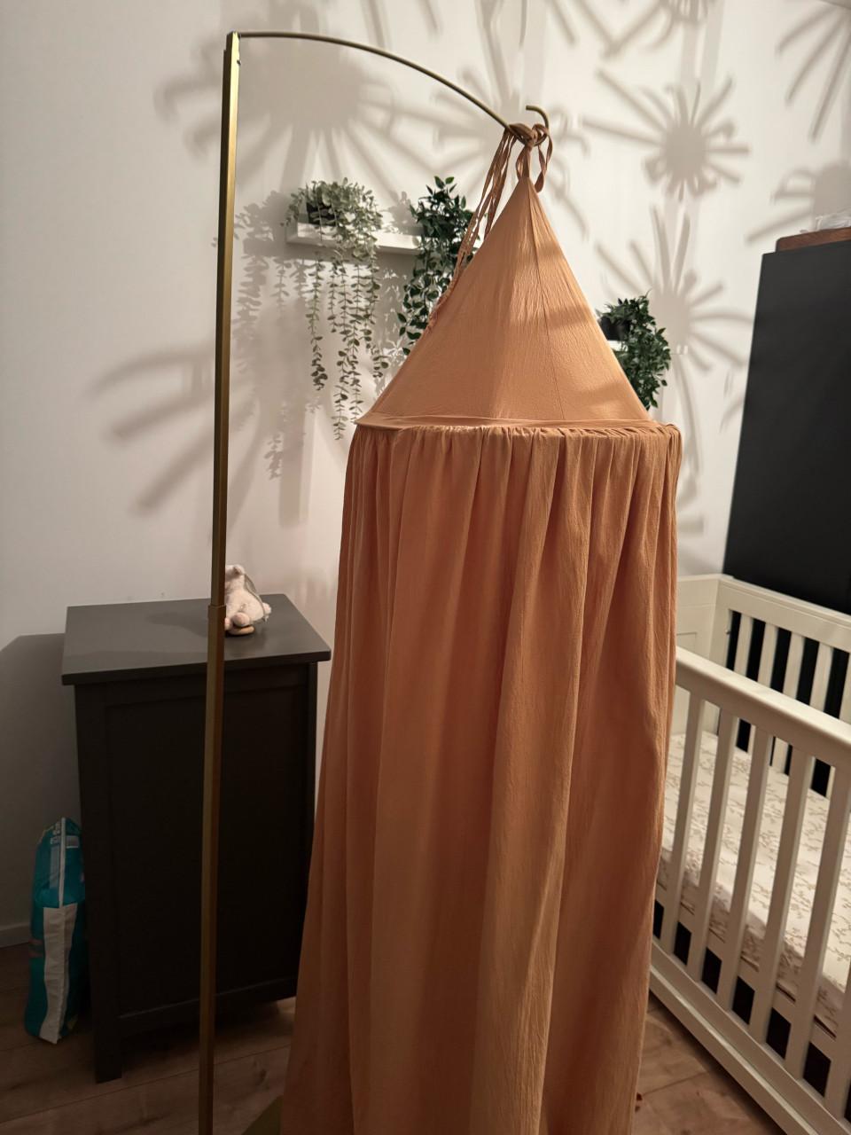 Voet met hemeltje boor ledikantje