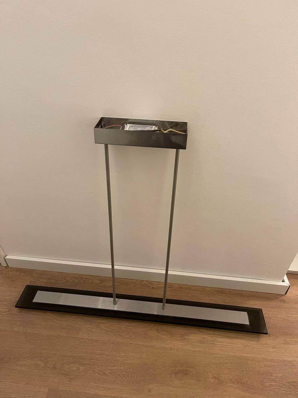 Strakke LED design tafellamp – dimbaar