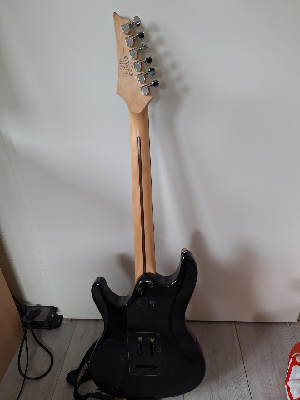 Ibanez gio gitaar