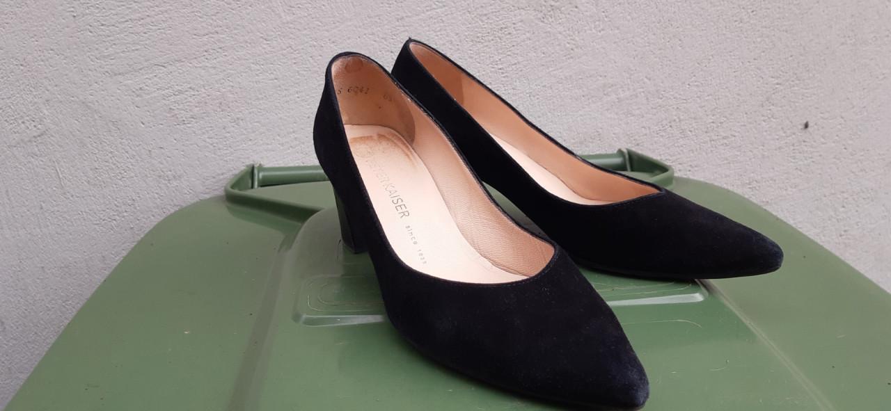 Zwarte suède pumps, maat 38, zwart