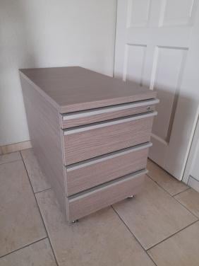 Ladenblok 80 x 42 x 55H  (z.g.a.n.) met sleutel!