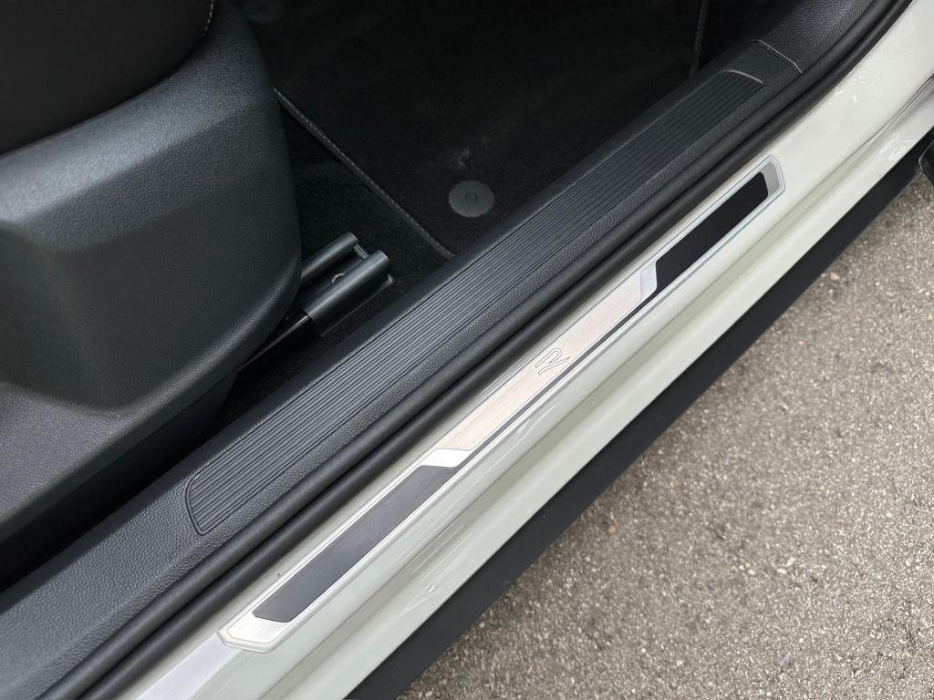 Volkswagen T-roc 1.5 tsi 150pk dsg r-line | camera | keyless | elek. achter