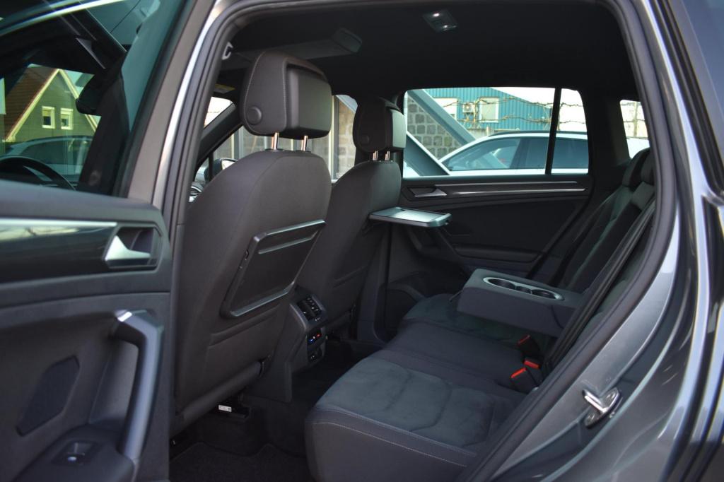 Volkswagen Tiguan 1.5 tsi act r-line | trekhaak | nap | apple carplay | and