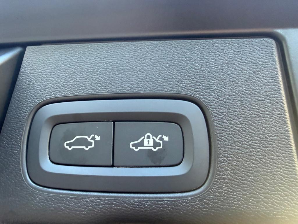 Volvo XC60 2.0 t6 plug-in hybrid awd plus black edition