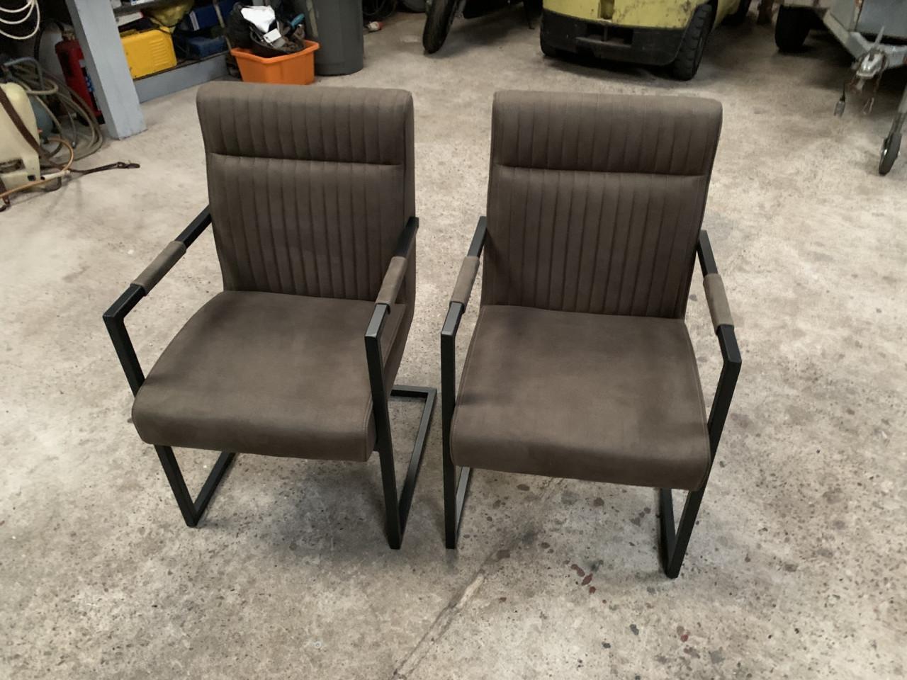 Set van 4 eetkamerstoelen met armleuningen