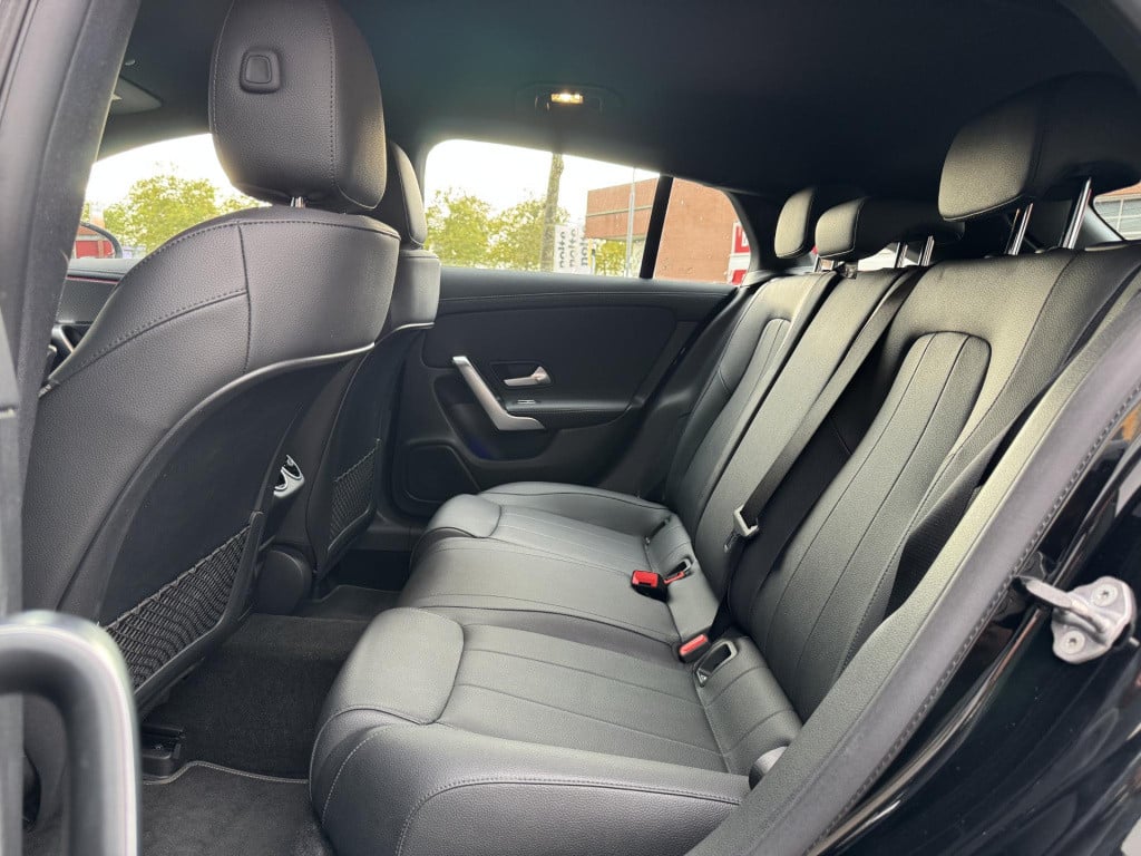 Mercedes-Benz Cla shooting brake 200 business solution luxury nl-auto, adap