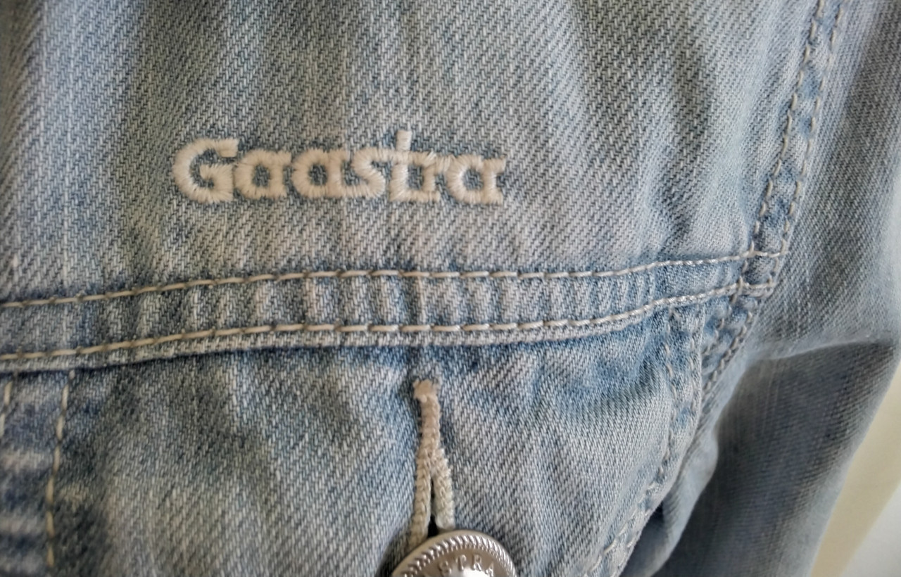 Vlot lichtblauw spijkerjasje merk Gaastra, maat M