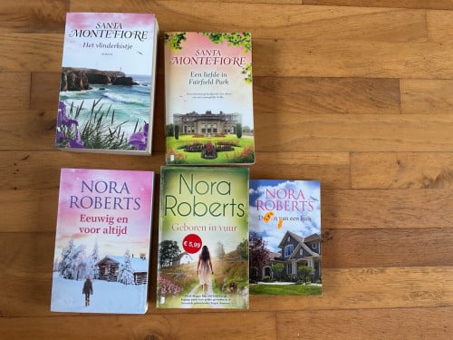 Santa Motefiore en Nora Roberts € 3 samen