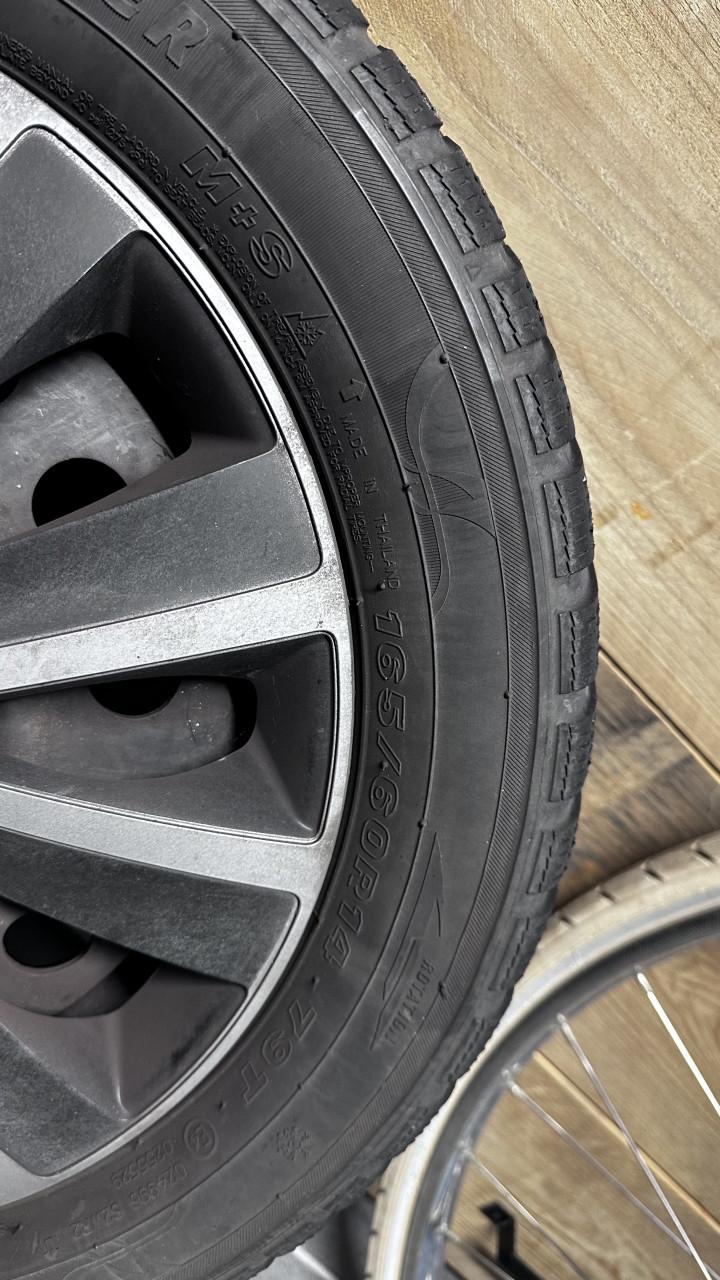 Set winterbanden met stalen velg en sierdop Kia Picanto