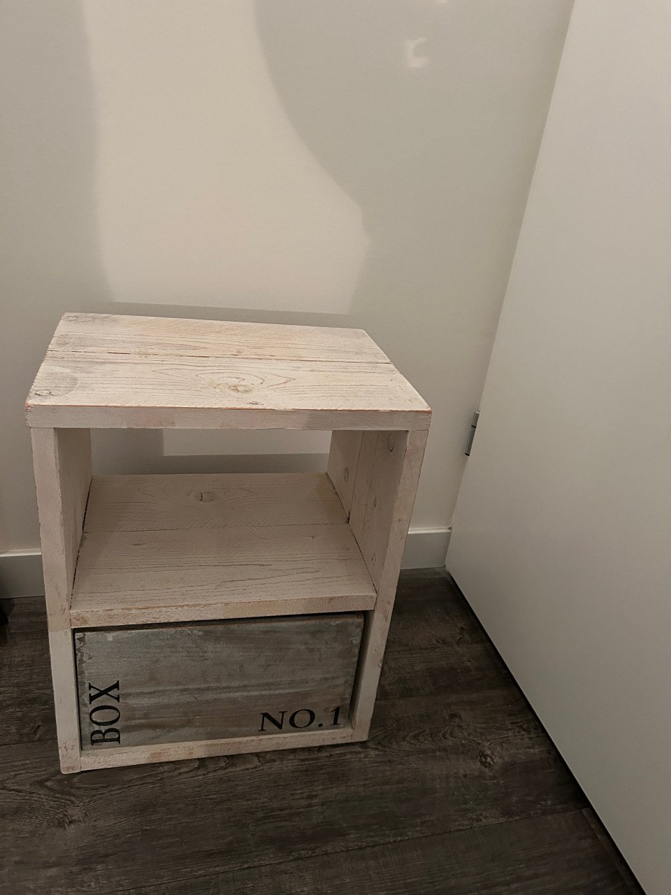 Houten tafeltje of kastje
