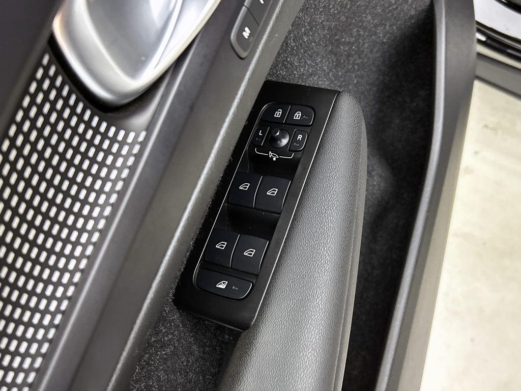 Volvo XC40 recharge p8 awd r-design | panoramadak | trekhaak | harman kardo