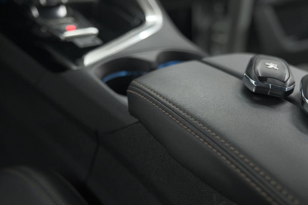 Peugeot 3008 puretech 130 gt-line | camera | dodehoekdetectie | navigatie |