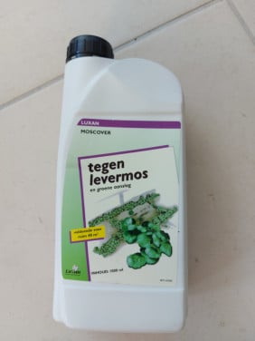 Bestrijdingsmiddel tegen levermos en groene aanslag