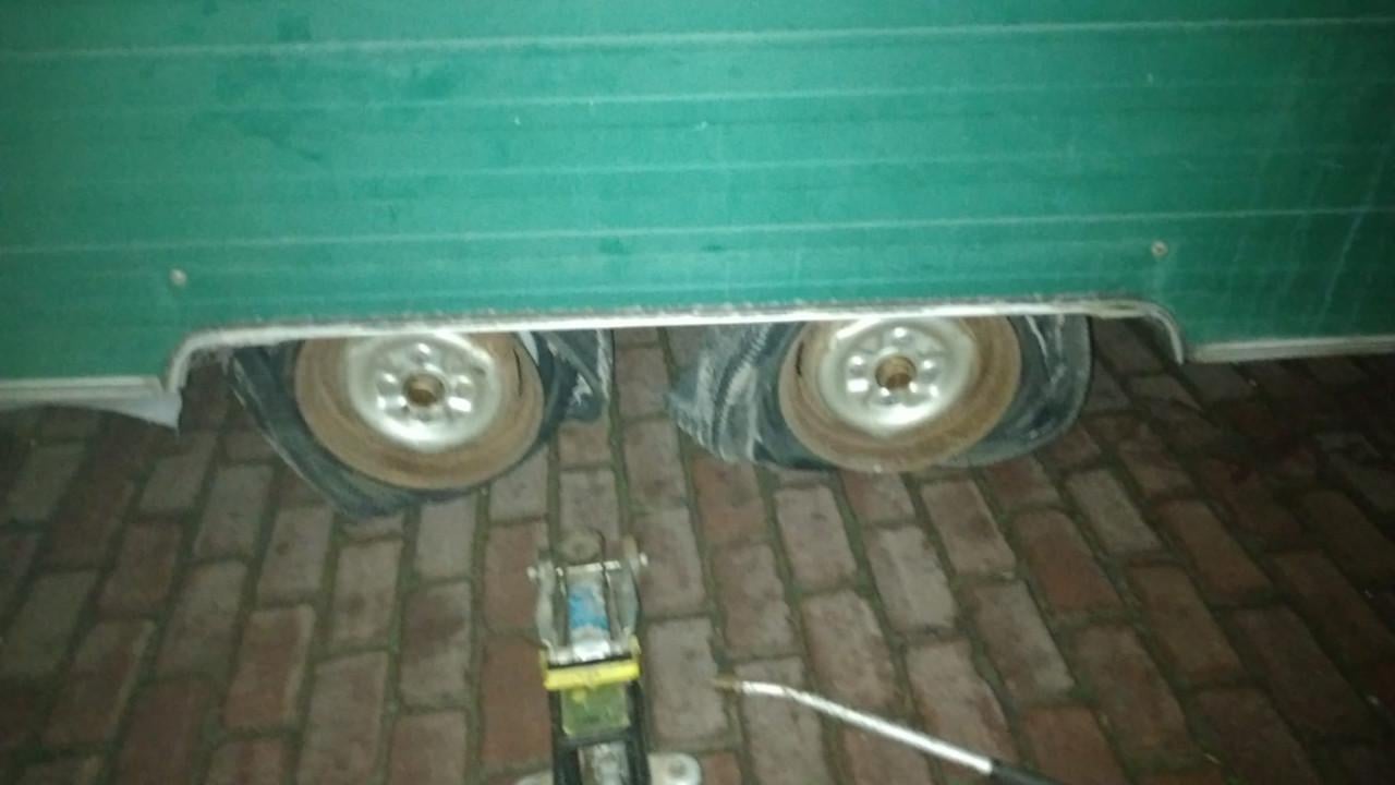 Gevraagd banden r12 / caravanbanden