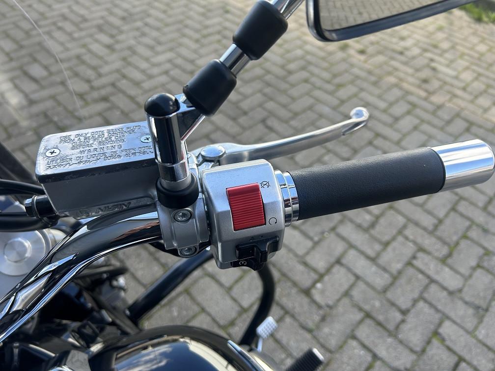 Suzuki M800 Intruder uit 2005 met 23dkm, windscherm/valbeugel etc €4500,-