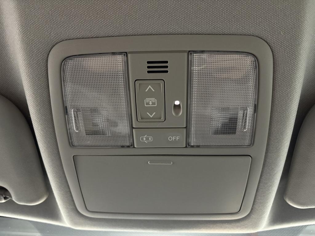 Toyota Auris 1.8 hybrid lease | panodak | navi | camera |