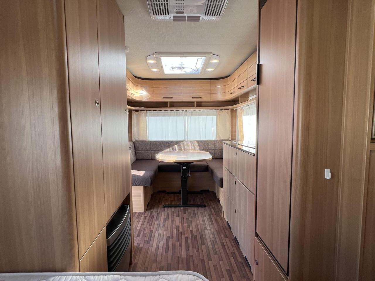 LMC Style 460D caravan, zeer compleet met mover, airco, voortent en luifel
