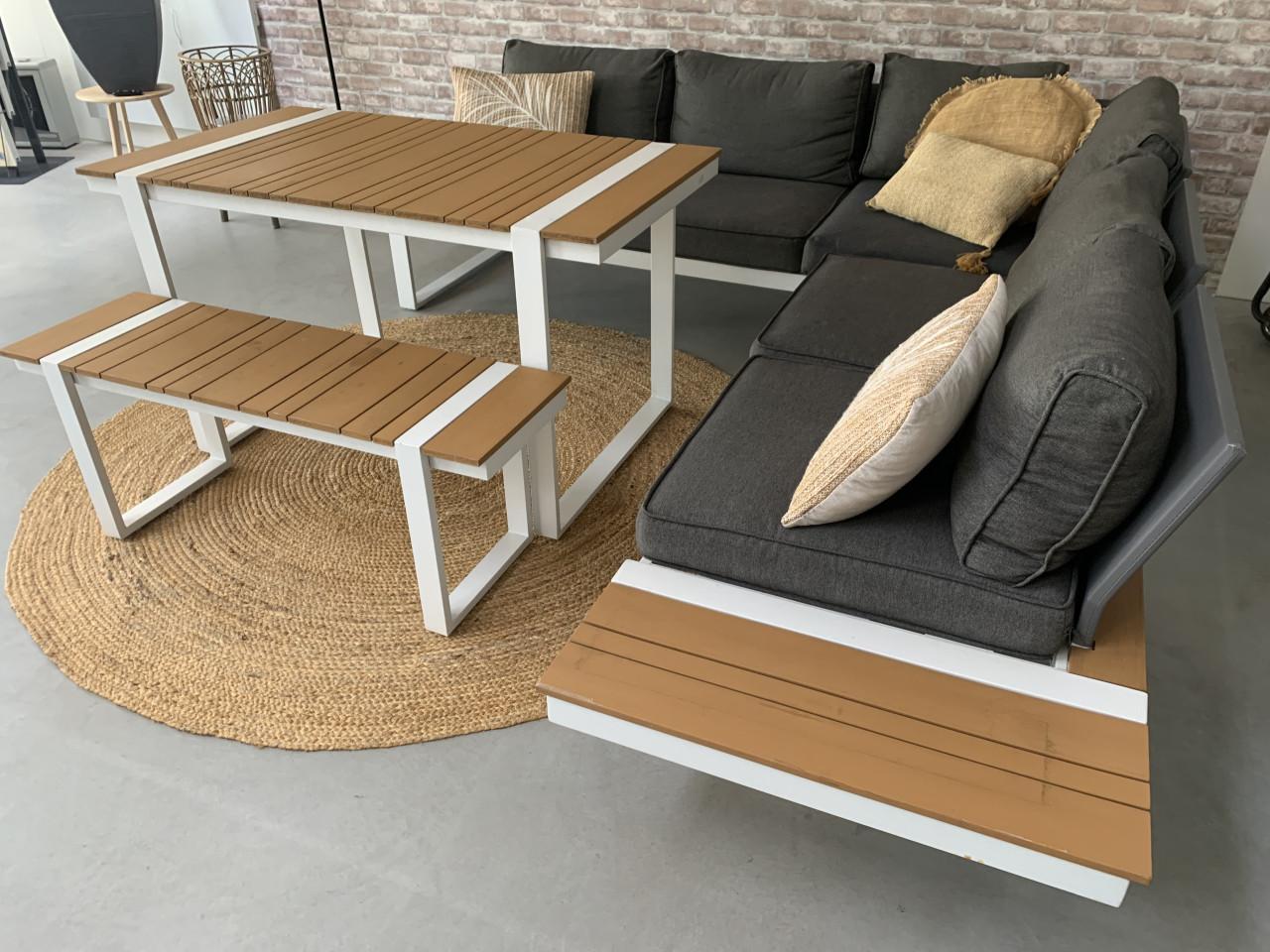 Loungeset met kussens, hoge en lage tafel