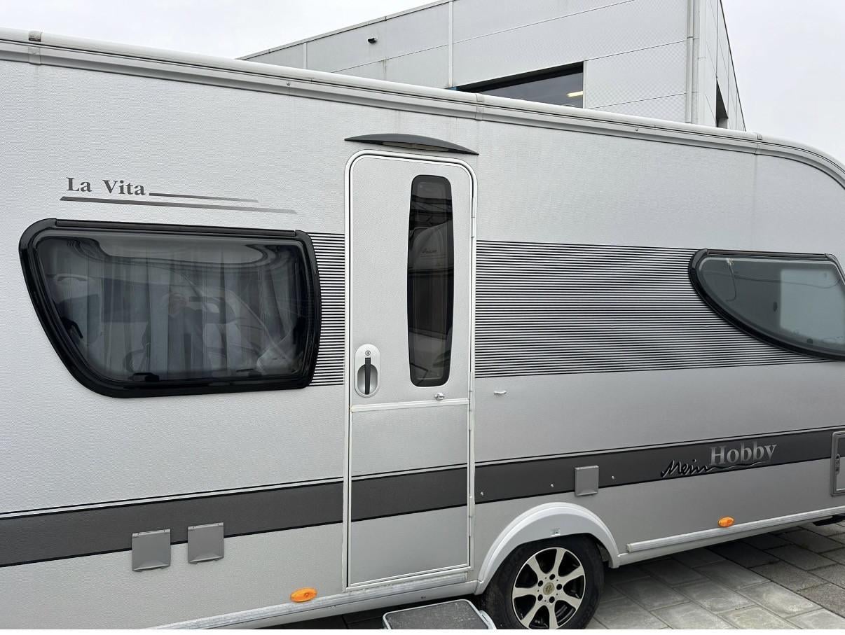 Caravan voortent met luifel