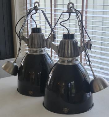 2 Industriële lampen