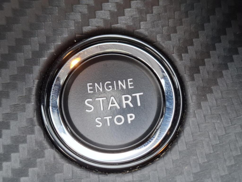 Peugeot 208 1.2 100 allure pano/clima/nav/cam