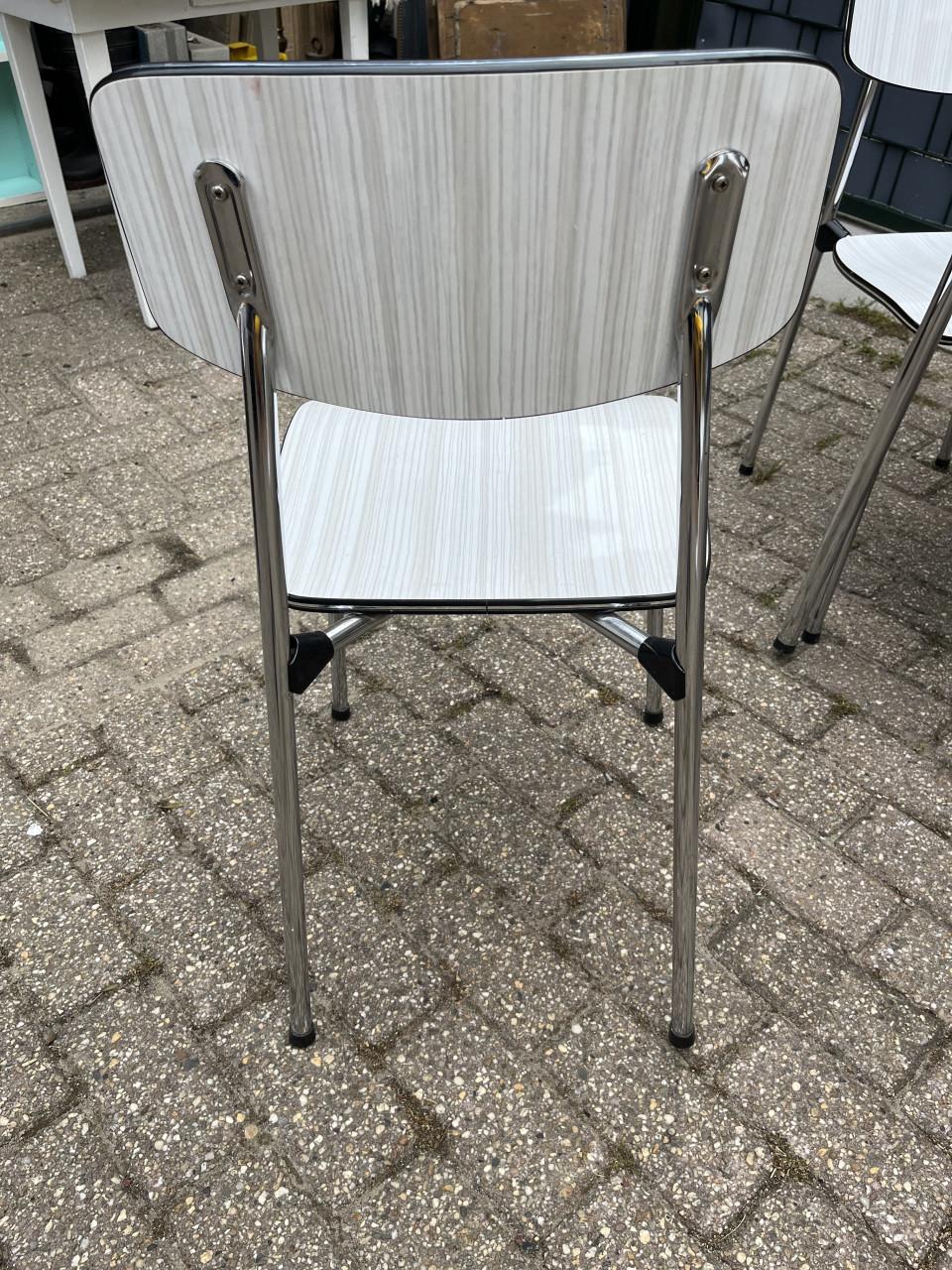 Tafel met 4 stoelen Formica en chromen poten, jaren 60