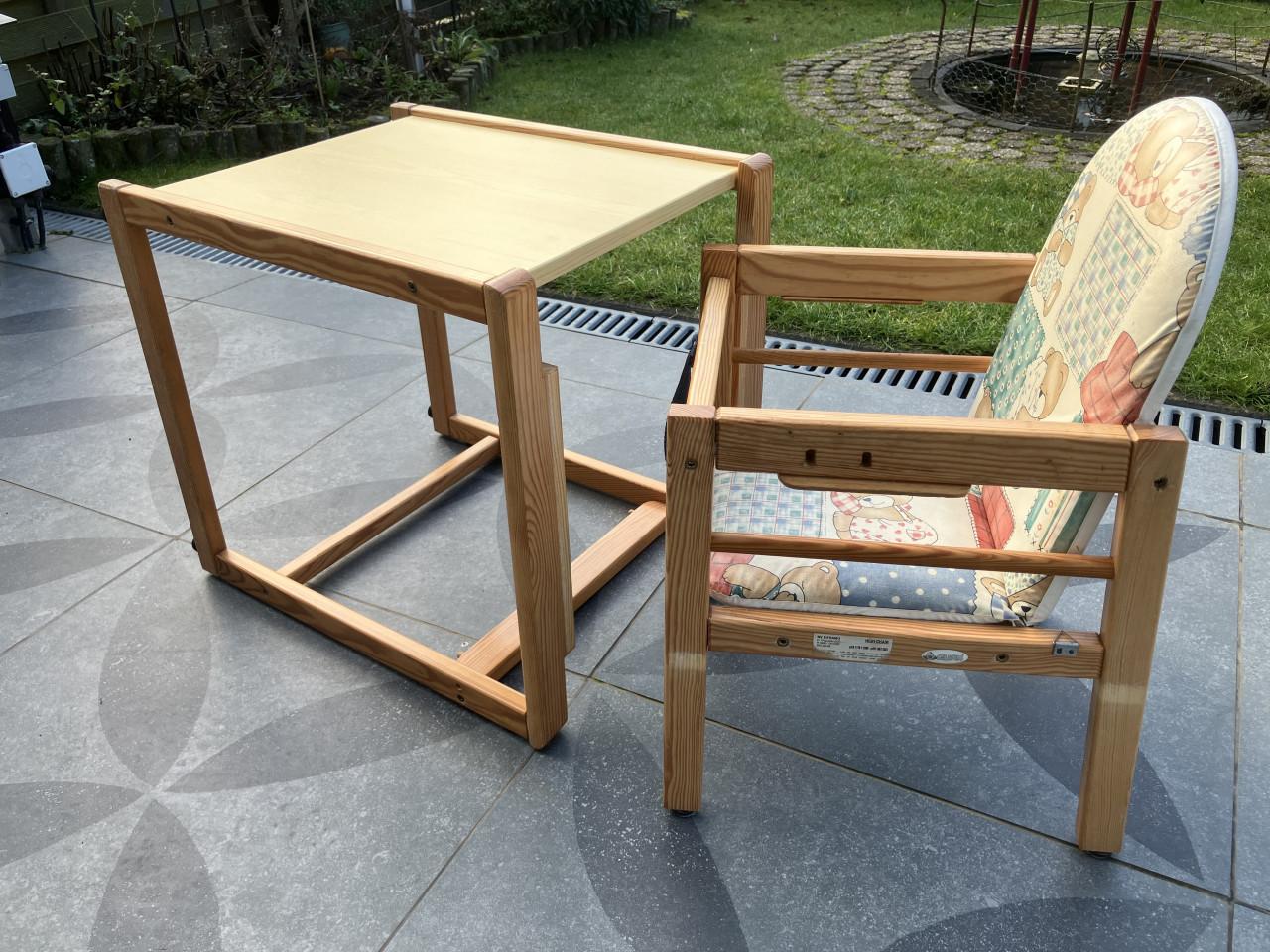 Retro kinderstoel met tafeltje