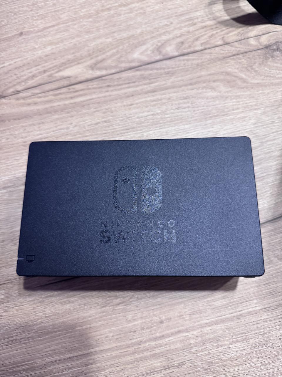 Nintendo Switch V1 grijs met accessoires.