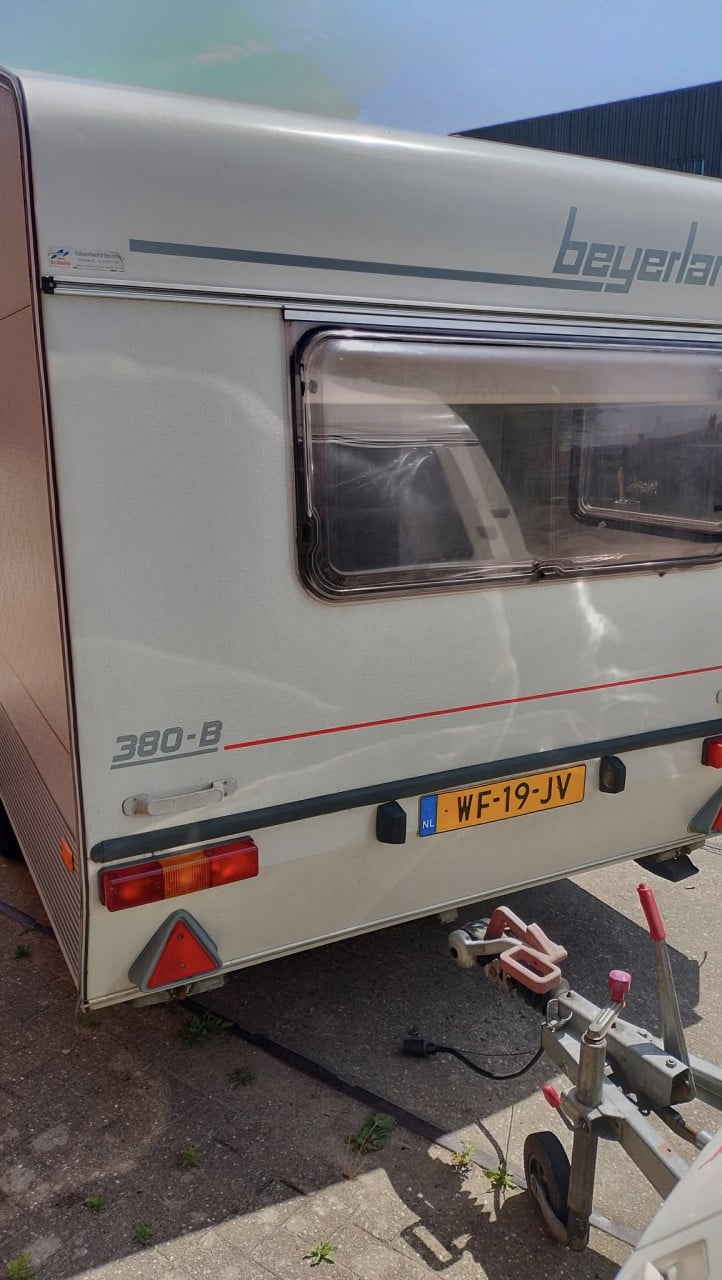 Beyerland 380 met voortent en aanbouw