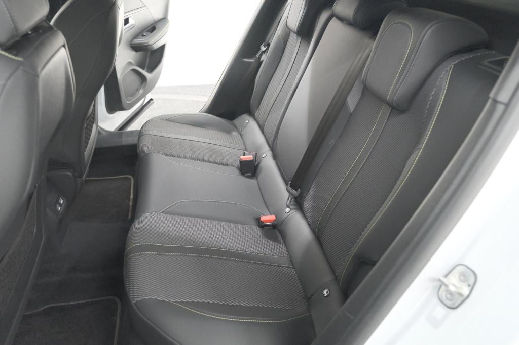 Peugeot 2008 puretech 130 eat8 gt | camera | apple carplay | parkeersensore