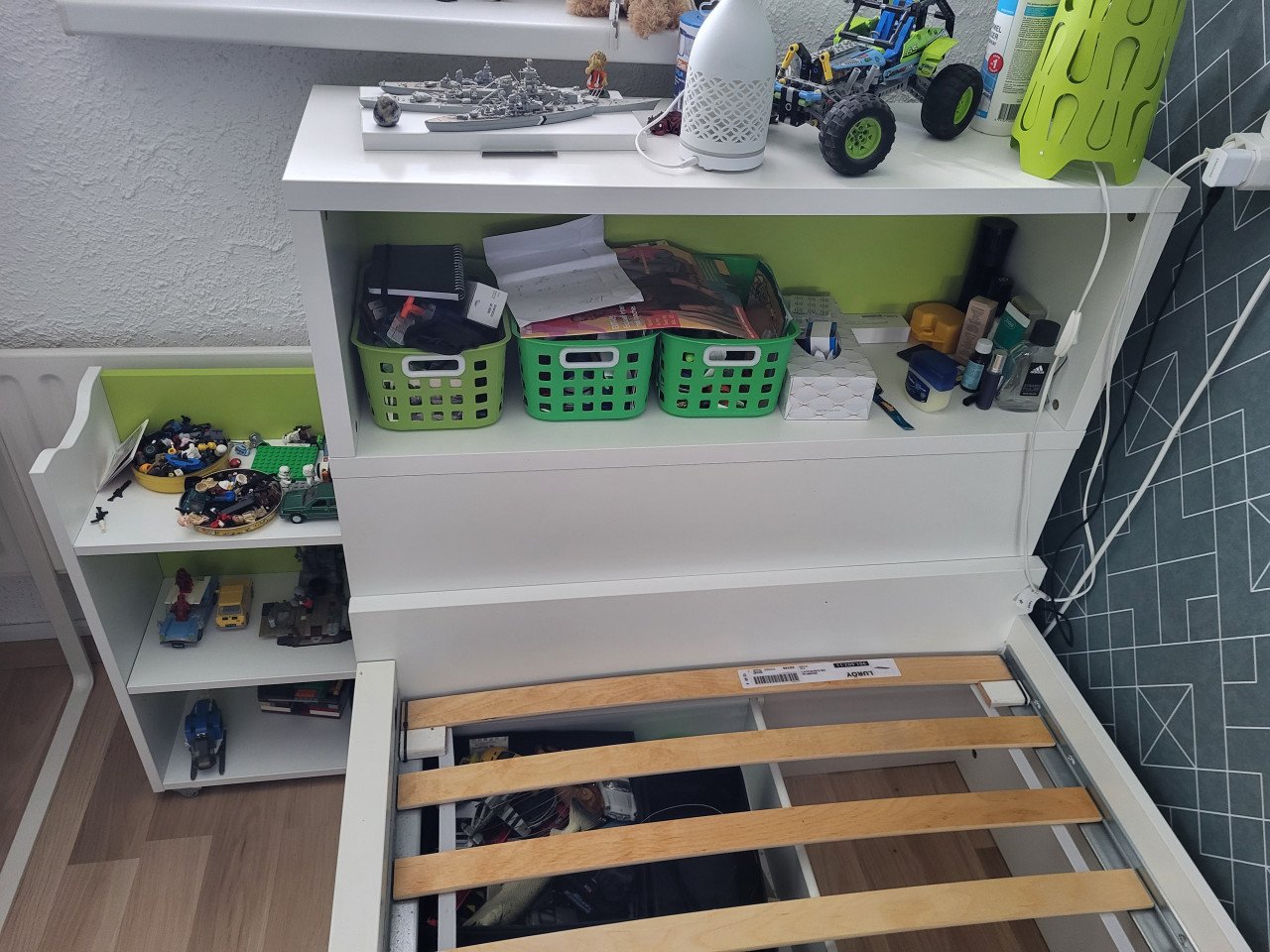 Eenpersoonsbed met laden