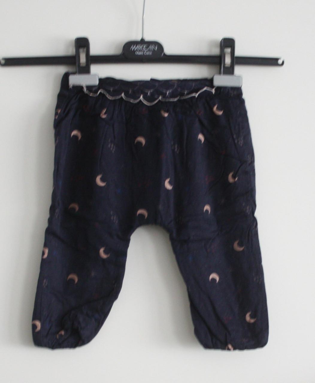 Donkerblauw broekje met maan ensterrenprint  maat 92