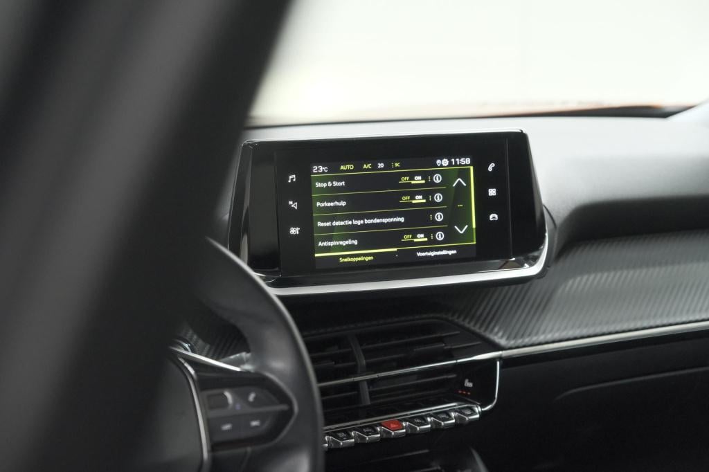 Peugeot 2008 puretech 130 allure pack | trekhaak | adaptieve cruise control