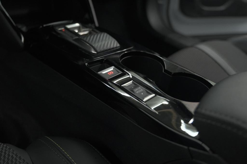 Peugeot 2008 puretech 130 eat8 gt | camera | apple carplay | parkeersensore