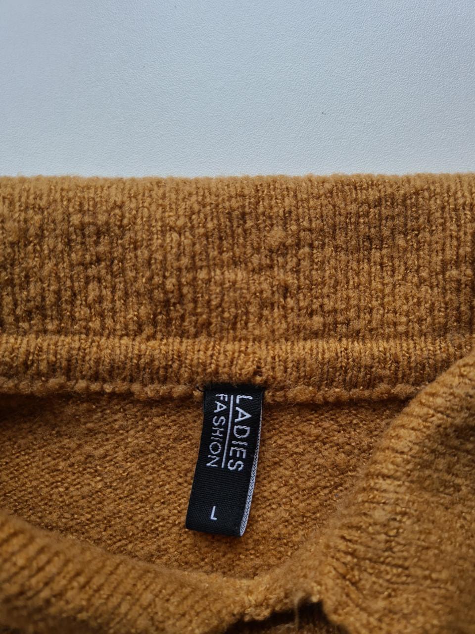 Camelkleurige - mosterdgele trui met kraag Maat L